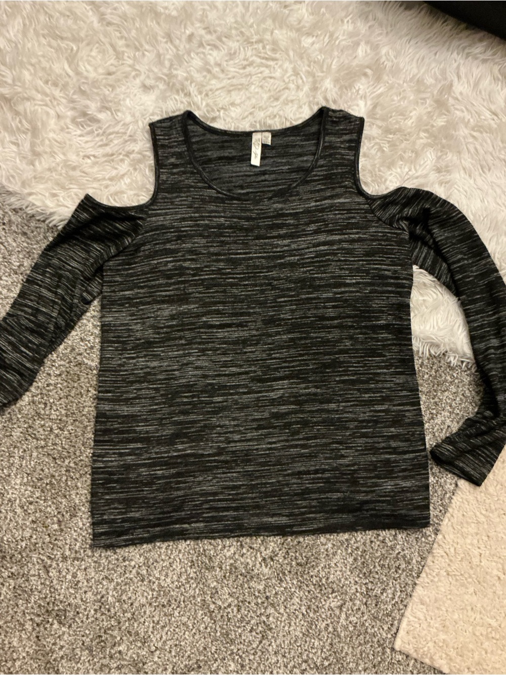 Cold-Shoulder Long Sleeve Top in Charcoal Heather